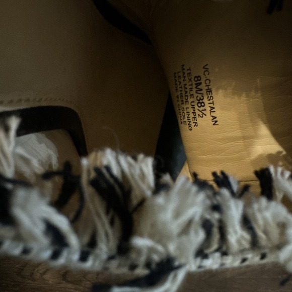 Vince Camuto Chestalan Mule Heel black & white knit upper and fringe detail Sz 8 - Picture 4 of 11